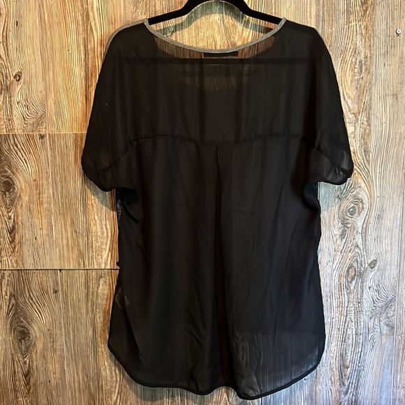 Maurices. Short sleeve blouse. - Picture 6 of 7